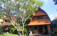 Luar Bangunan 2 Suji Bungalow