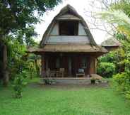 Exterior 7 Gerebig Bungalows