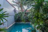 Swimming Pool Sadana Bali Guest House