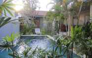 Hồ bơi 4 Sadana Bali Guest House