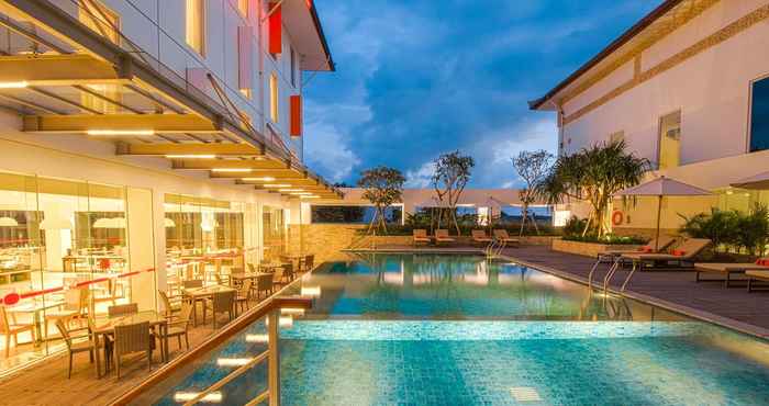SWIMMING_POOL HARRIS Hotel and Conventions Denpasar Bali