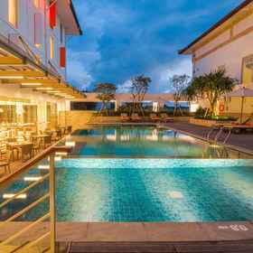Swimming Pool 1 HARRIS Hotel and Conventions Denpasar Bali, Denpasar Hotels