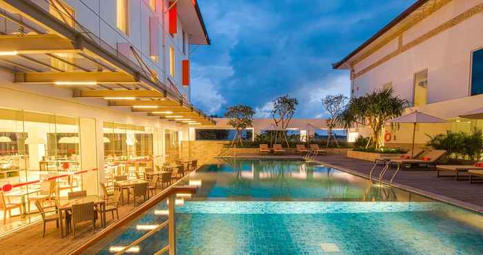 Swimming Pool HARRIS Hotel and Conventions Denpasar Bali