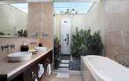 In-room Bathroom 6 Mahagiri Villas Dreamland & Spa