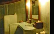 In-room Bathroom 3 NusaBay Lembongan WHM