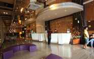 Lobby 6 W Three Premier Hotel Makassar (Formerly Lariz W Three Hotel)