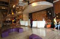 Lobby W Three Premier Hotel Makassar (Formerly Lariz W Three Hotel)