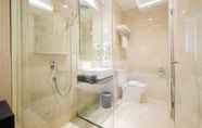 In-room Bathroom 4 W Three Premier Hotel Makassar (Formerly Lariz W Three Hotel)