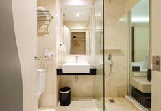 In-room Bathroom 5 W Three Premier Hotel Makassar