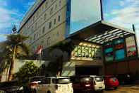 Luar Bangunan W Three Premier Hotel Makassar (Formerly Lariz W Three Hotel)