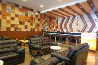 Bar, Kafe dan Lounge W Three Premier Hotel Makassar (Formerly Lariz W Three Hotel)