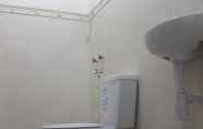 Toilet Kamar 4 Allamanda Beach Hotel & Bungalow Pangandaran