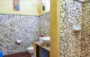 Toilet Kamar 7 Oka 7 Bungalow