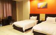 Bedroom 6 Grand Praba Hotel