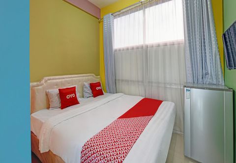 Bedroom OYO 90451 Hotel Roda Mas 1