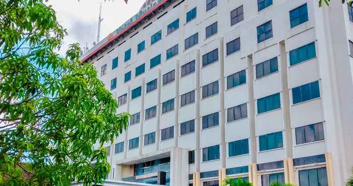 Bên ngoài Hotel Mutiara Merdeka