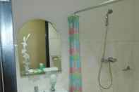 ห้องน้ำภายในห้อง Hotel Sarila Syariah
