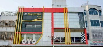 外観 2 Majestiq Hotel