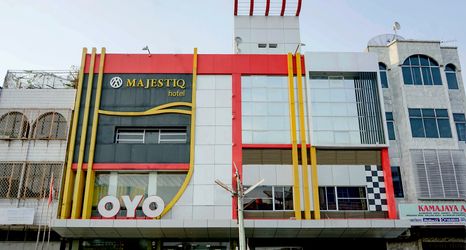 外観 2 Majestiq Hotel