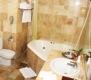 Toilet Kamar 5 Ratu Mayang Garden Hotel