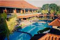 Swimming Pool Pondok Serrata Hotel & Restaurant