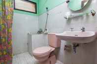 Toilet Kamar Hotel Kencana 