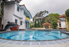 Swimming Pool 7 Hotel Kencana 