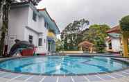 Swimming Pool 4 Hotel Kencana 