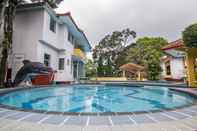 Swimming Pool Hotel Kencana 