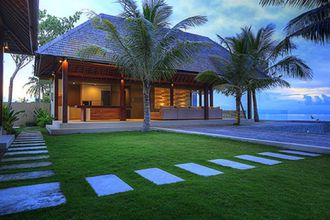 Exterior 4 De Cliff Villa