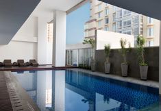 Swimming Pool 7 Hotel Santika Premiere Hayam Wuruk Jakarta