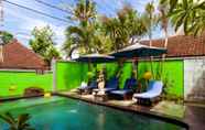 Hồ bơi 3 Adi Bungalow Lembongan