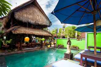 Hồ bơi 4 Adi Bungalow Lembongan