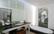 ห้องน้ำภายในห้อง 5 The Kanjeng Suites Seminyak