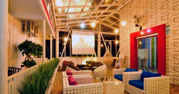 Quầy bar, cafe và phòng lounge M-Griya Purwokerto