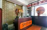 Lobby 5 SUPER OYO 1927 Hotel Candra Adigraha