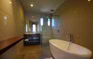 Toilet Kamar 7 Aswattha Villas