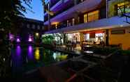 สระว่ายน้ำ 2 100 Sunset Kuta Hotel & Ballroom