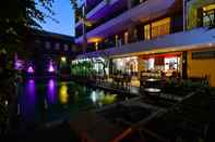 Kolam Renang 100 Sunset Kuta Hotel & Ballroom