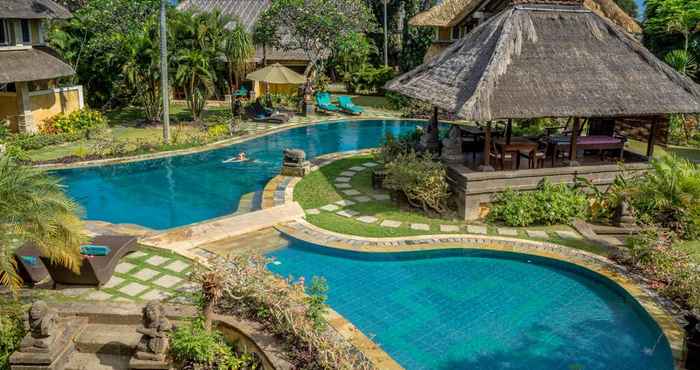 Swimming Pool Rumah Bali Bed and Breakfast