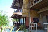 Lobi Mandara Beach Bungalows and Restaurant