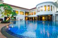 Kolam Renang Rattan Inn Banjarmasin