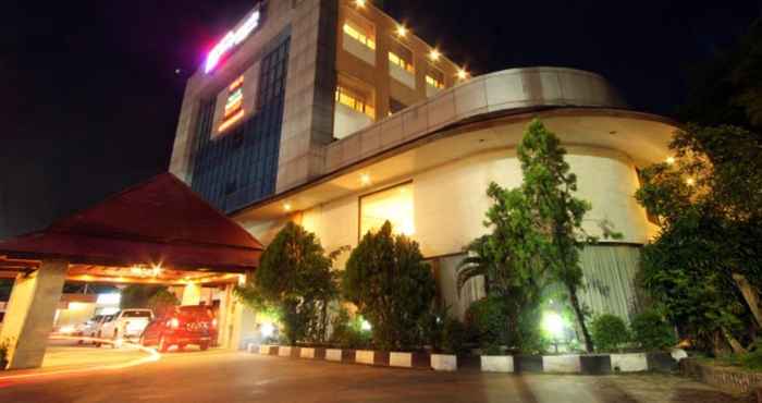 ภายนอกอาคาร Hotel Banjarmasin International