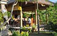 Restoran 6 Amed Harmony Cafe and Bungalows