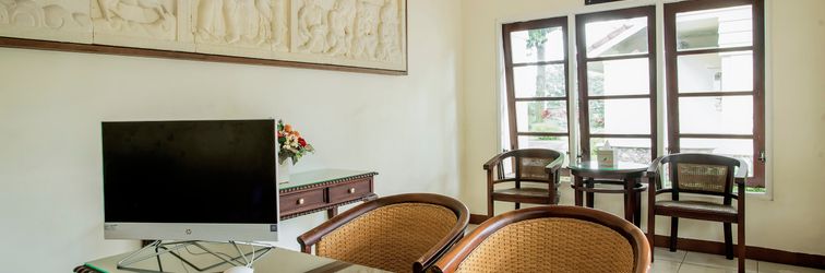 로비 Puri Indah Inn