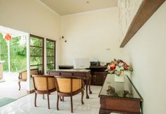 로비 7 Puri Indah Inn