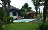 Swimming Pool 3 Sewu Padi Hotel