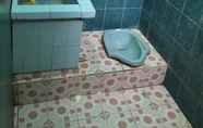 Toilet Kamar 3 Losmen Melati