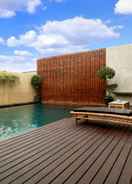 SWIMMING_POOL Super OYO Capital O 612 Dante Guesthouse