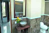 Toilet Kamar Molas Homestay